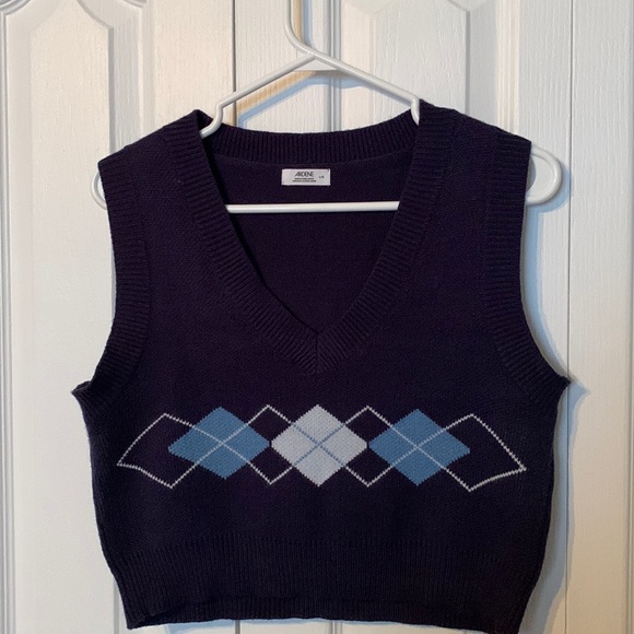 Navy Blue Argyle Cropped Sweater Vest - Picture 1 of 4